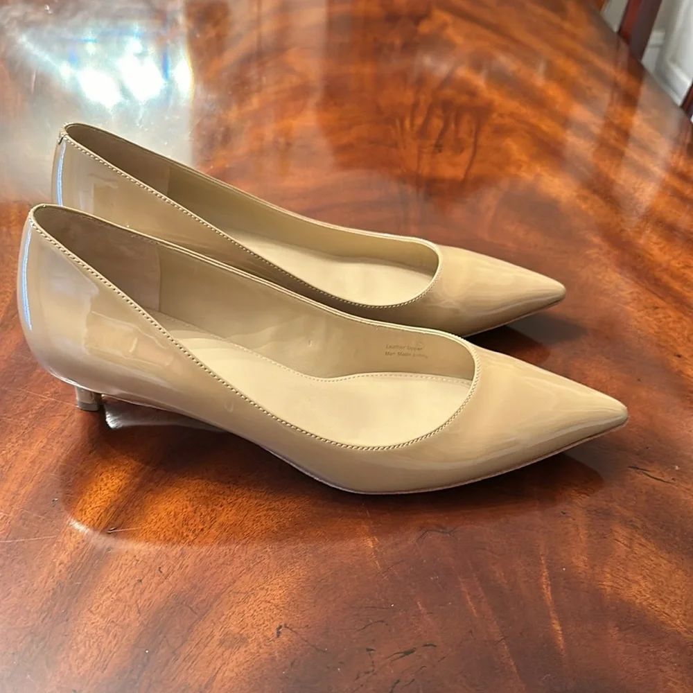 Via Spiga Patent Leather Nude Low Kitten Heel Pumps Shoes Size 9 8.5 - Picture 3 of 6